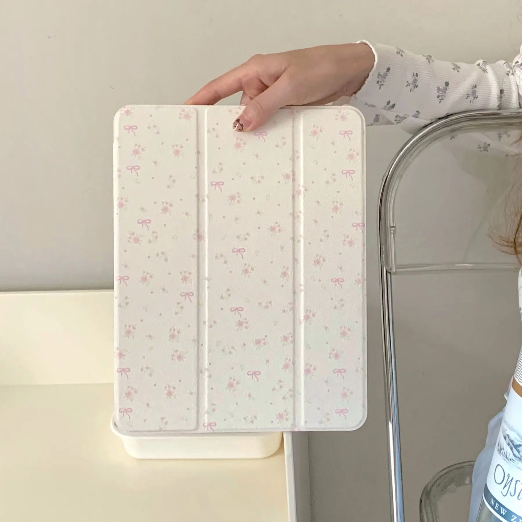 Pink floral bow mirror tablet case, suitable for iPad 11th generation (A16), iPad 10th generation, pro, air, 11 inches, with pen slot, anti-bending, boy and girl tablet case, birthday gift, Tablet Cover, Tablet Casing