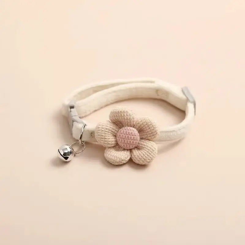 New Trendy Pet Flower Collar with Bell, Universal Puppy Collar for Dogs and Cats, Teddy Dog and Pomeranian Neck Collar