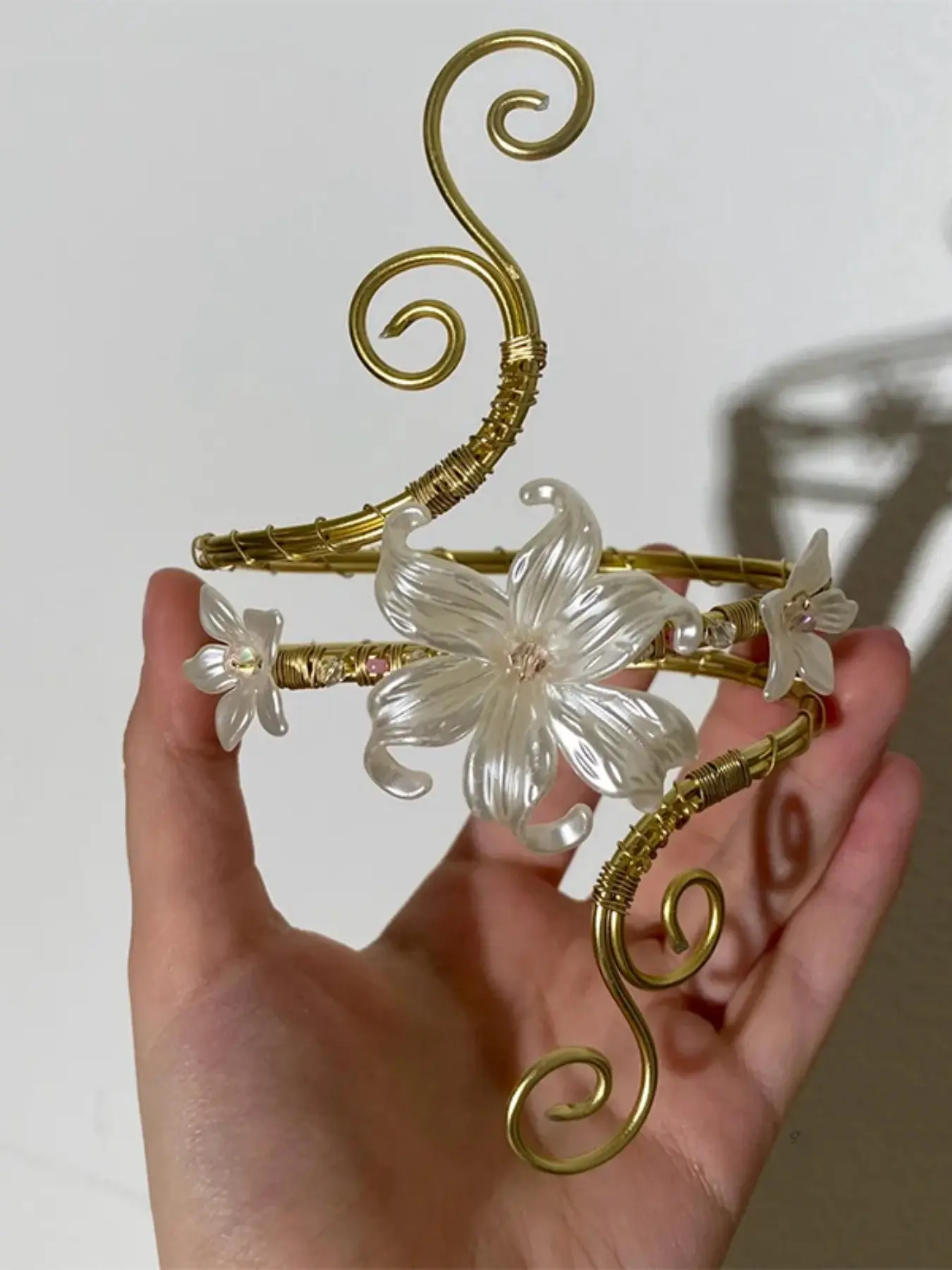 Boho Floral Arm Bracelet, Adjustable Pearl Flower Design, Street Style Accessory , Perfect for Travel & Daily Wear
