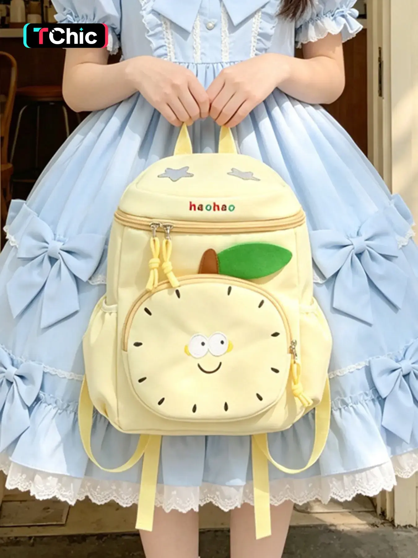 Niche cute cartoon clock backpack, available in multiple colors, fresh apple shape, sweet and soft with a large capacity design, a lightweight and portable backpack for daily commuting, shopping, and short trips.