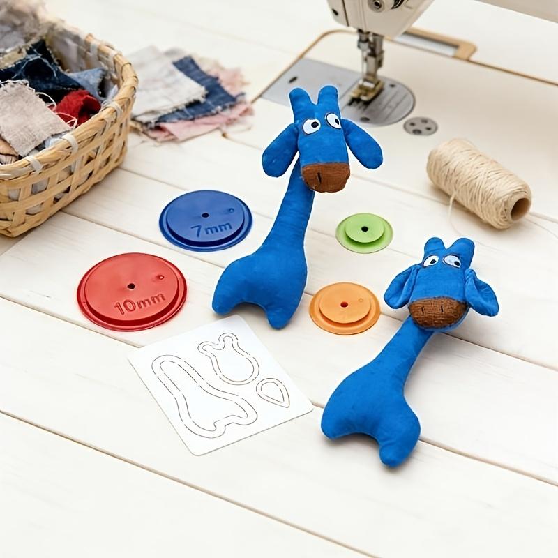 Mini Giraffe Patchwork Brooch Template with 4 tracing needles. DIY Giraffe Pattern Sewing Template, including transfer and auxiliary tracing functions