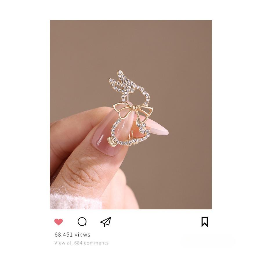 3 cute bunny brooches, temperament jacket, high-end sense, niche design sense, brooch suit, fixed anti-light pin, Easter carnival, New Year's gift accessories to wear