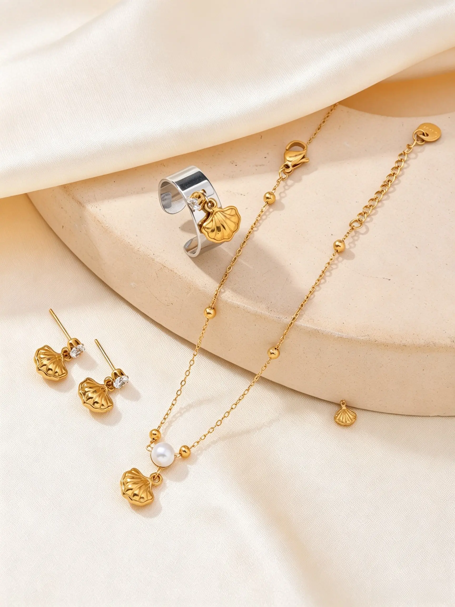Elegant Minimalist Shell Jewellery Set Women Hypoallergenic 304 Stainless Steel Inlaid Crystal Shell Earrings Bracelet Ring 18K Golden Plated Fade Proof Daily Outfit Jewelry Christmas Present Black Friday Must Have
