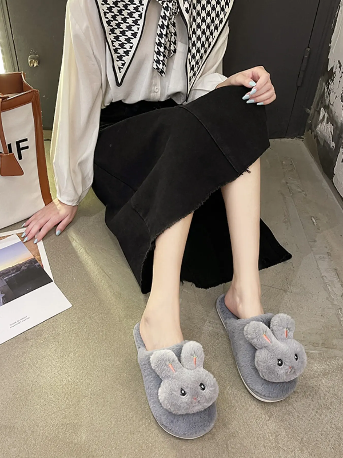 Women's Cute Bunny Head Cartoon Plush House Slippers, Soft and Warm Memory Foam, Ideal for Indoor Winter Wear, Cozy and Comfortable