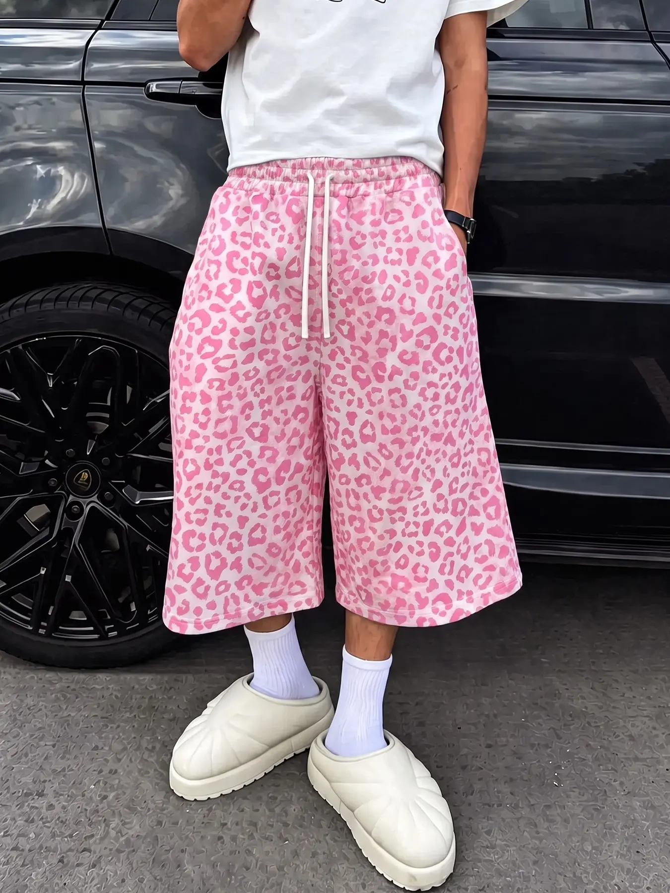 Full Pink Leopard Print 7 Inch Wide Leg Sweat Shorts Men, White Drawstring Elastic Waist Loose Calf Casual Bermuda Shorts, Casual Athleisure Shorts