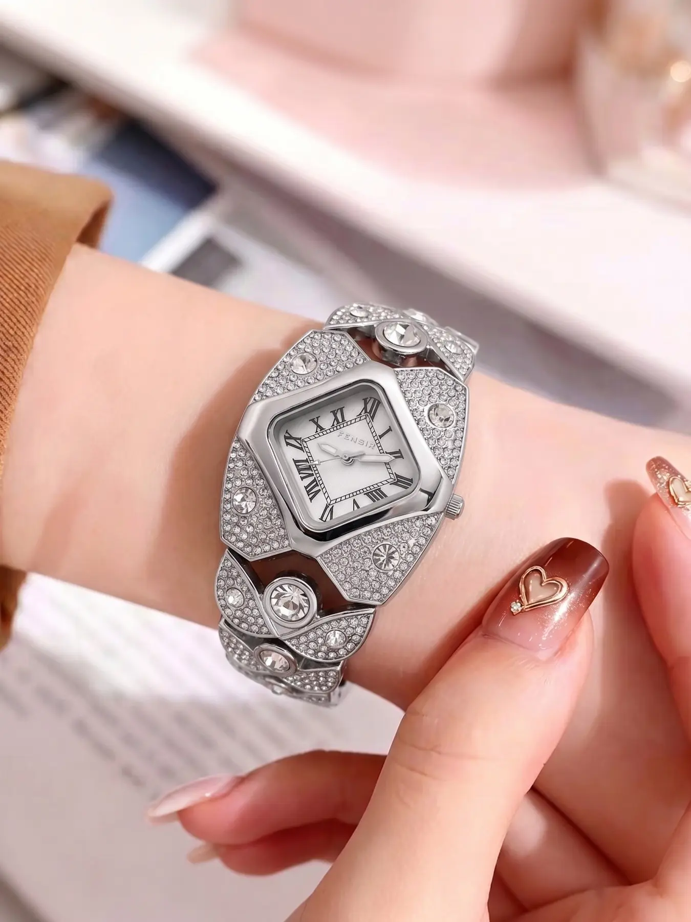 Luxury Diamond-Encrusted Women's Quartz Watch, Vintage Roman Numerals, Floral Leaf Bracelet, Waterproof, Elegant, Perfect Gift