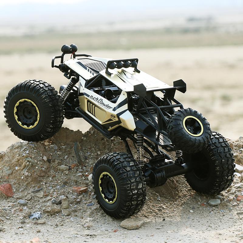 Oversized four-wheel drive alloy remote control car off-road vehicle climbing monster truck high-speed racing boy charging toy car