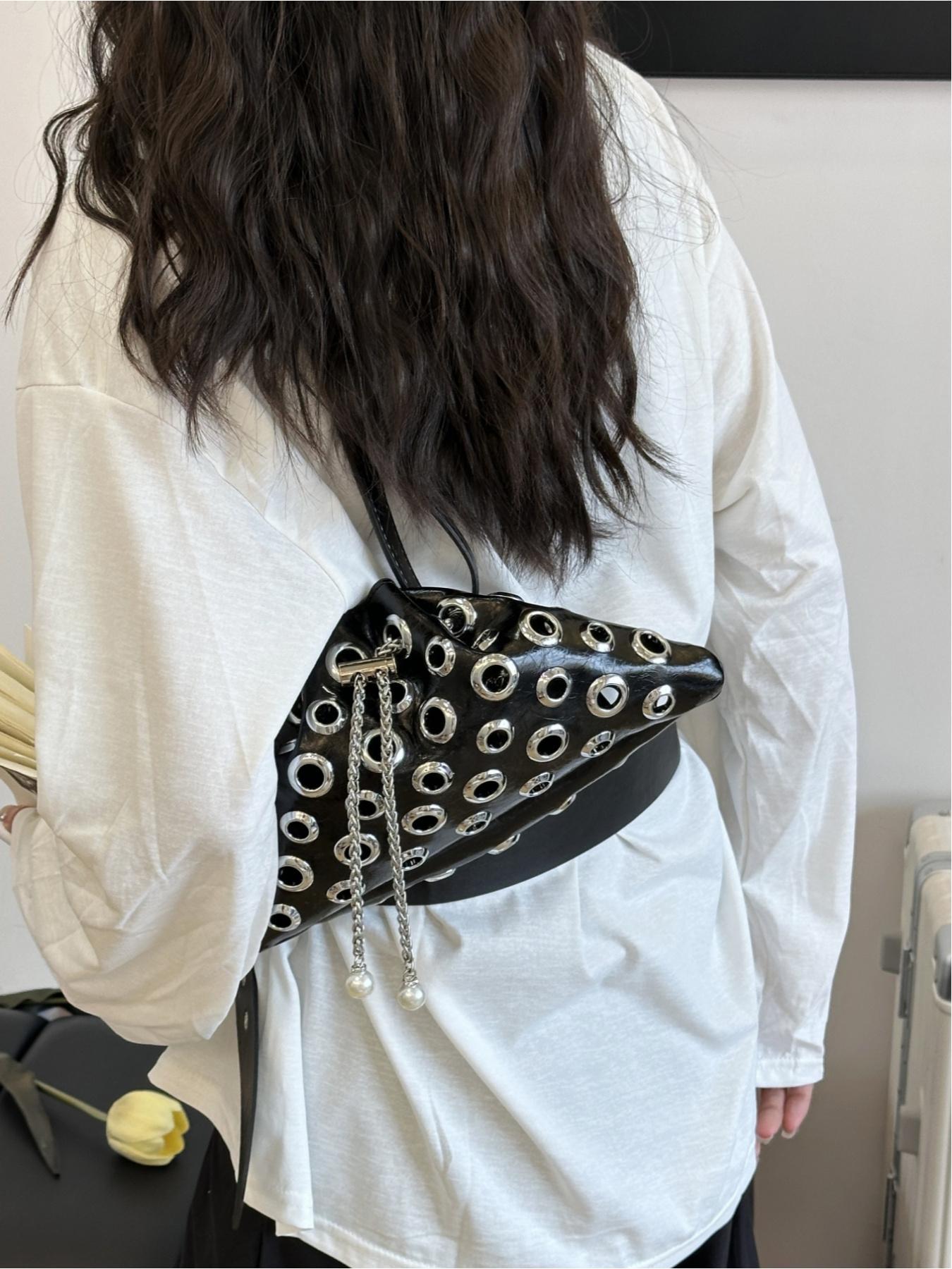 Punk Style Rivet Crossbody Shoulder Bag, Hollow Out Design, Casual Plain Pattern, Small Bucket Bag for Women, All Seasons Use, Embellished Shoulder Bag