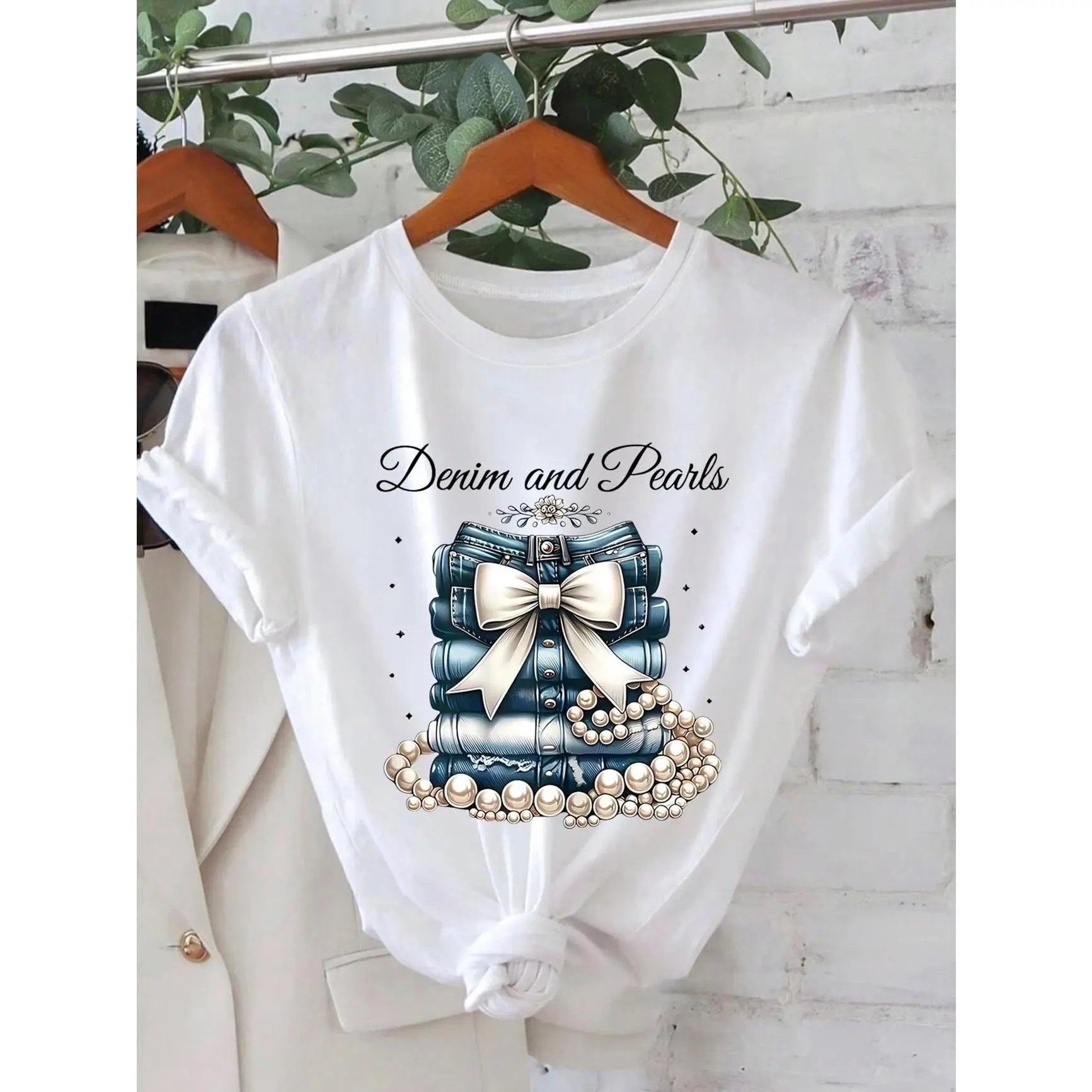 Women's Denim Pearl Print Crew Neck Short Sleeve Shirt |   Casual and stylish top, fashionable women's clothing, ideal for birthdays and holiday gifts, a summer must-have.