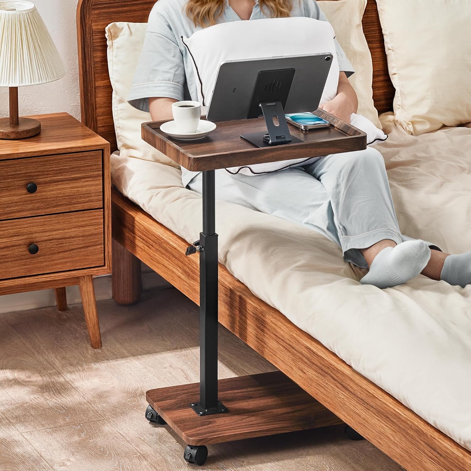 TV Tray Table Sofa Side Table Adjustable Height, 360 ° Swivel Couch Table for Small Spaces, C Shaped end Tables Living Room and Bedroom for Sofa, Bed, Chair, Snack, Living Room (Walnut Brown)