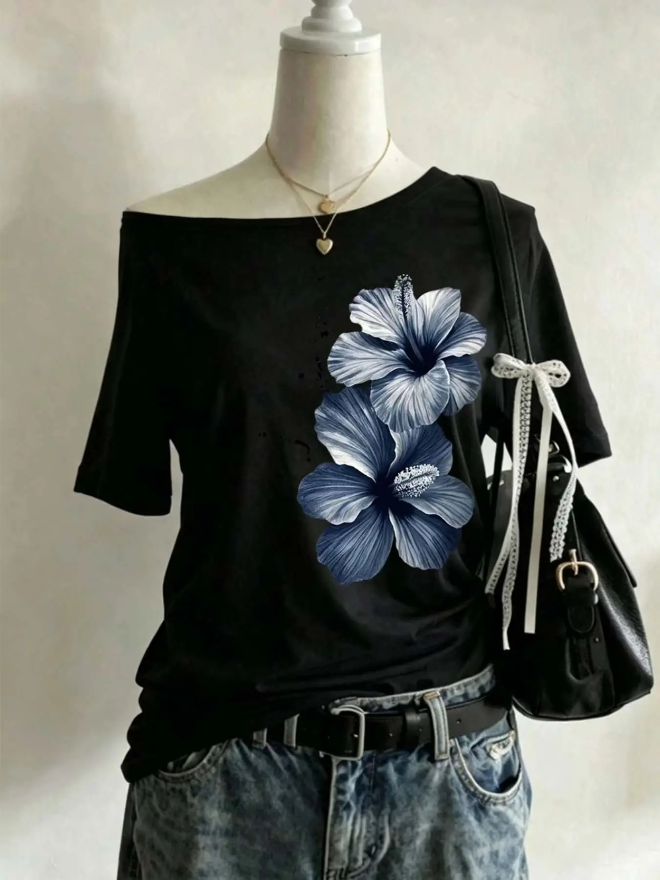One-Shoulder Watercolor Lily Aesthetic Short Sleeve T-Shirt Top, Loose Fit, New Chinese Style, Soft Fabric, Pair with Jeans or Skirt