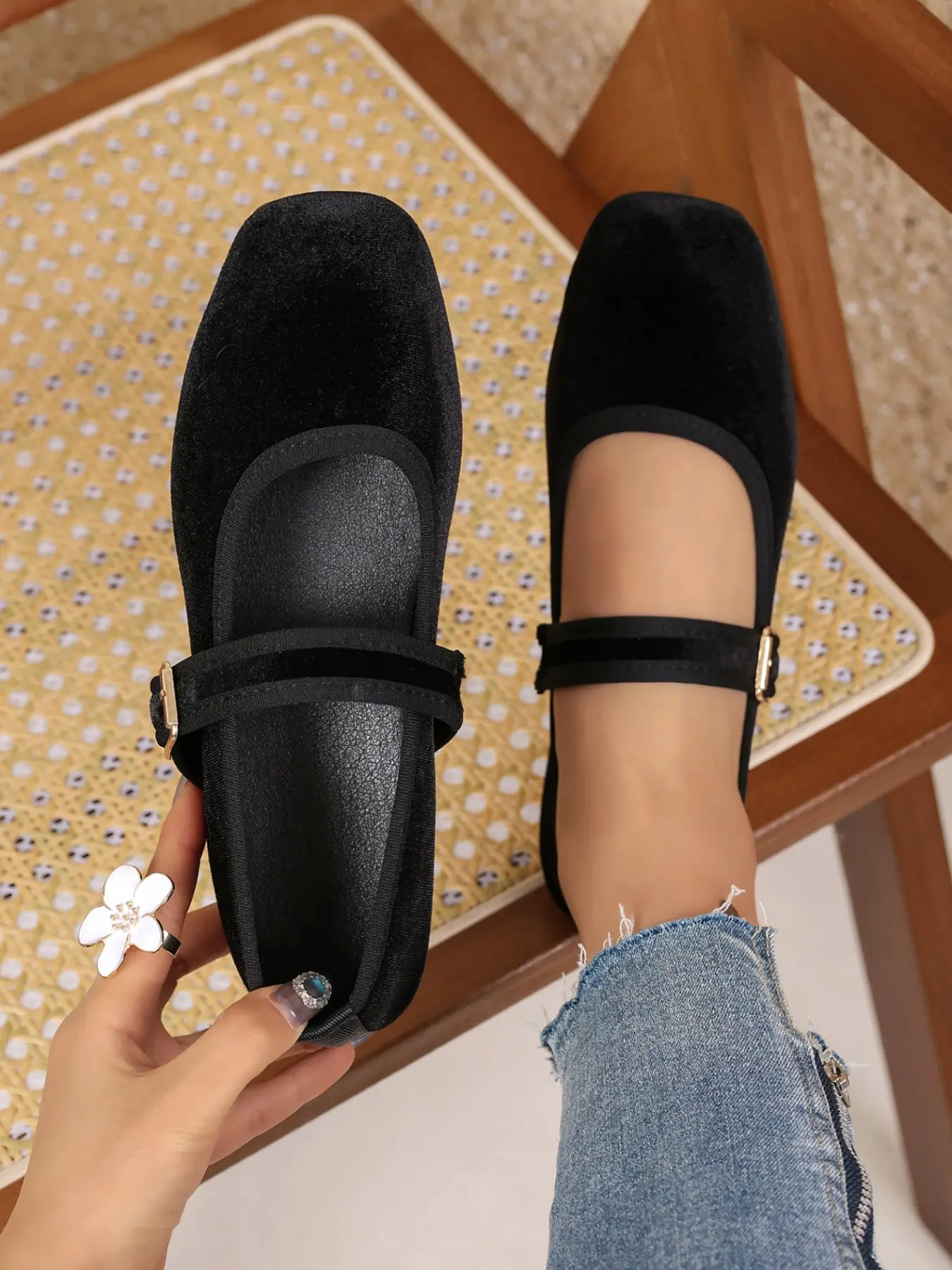 Ln Lunea Women's Square Toe Velvet Mary Jane Flat Shoes, Adjustable Buckle Strap Slip-On, Retro Soft Sole Casual Footwear