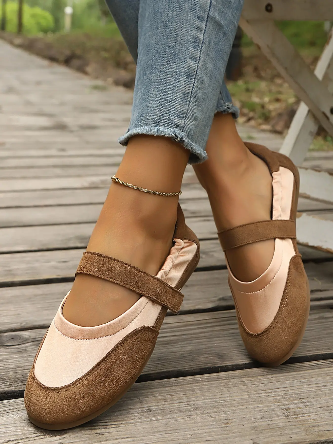Women's Vintage Mary Jane Style Shoes, Velcro Closure, Round Toe, Flat Leather Ballet Flats, Comfortable and Stylish, All-Season Fashion Footwear