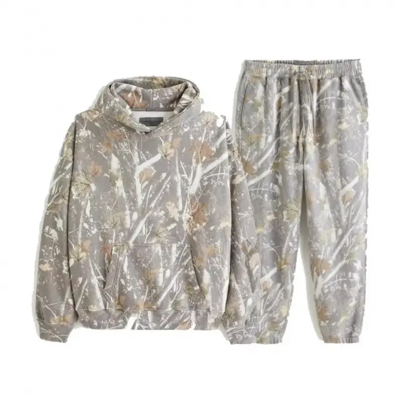 Women's 2-Piece Sweatsuit, Casual Fleece-Lined Oversized Outfit with Camouflage Maple Leaf Print Long Sleeve Hoodie and Pants