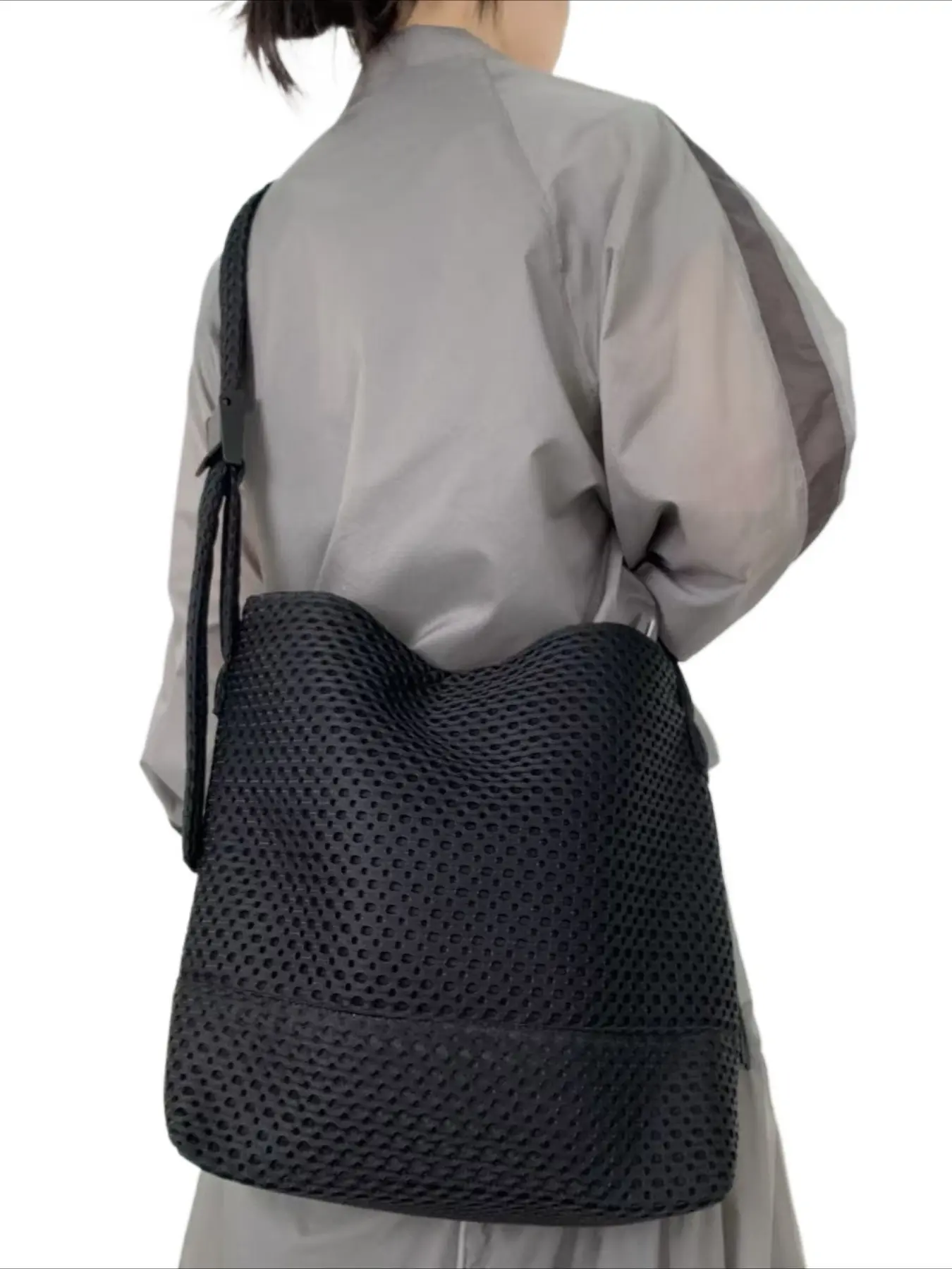Large fabric quilted wandering bag, large capacity crossbody bag, women's thick shoulder bag, bucket bag, street style spliced city bag, suitable for work, commuting, dating, party large capacity shoulder bag