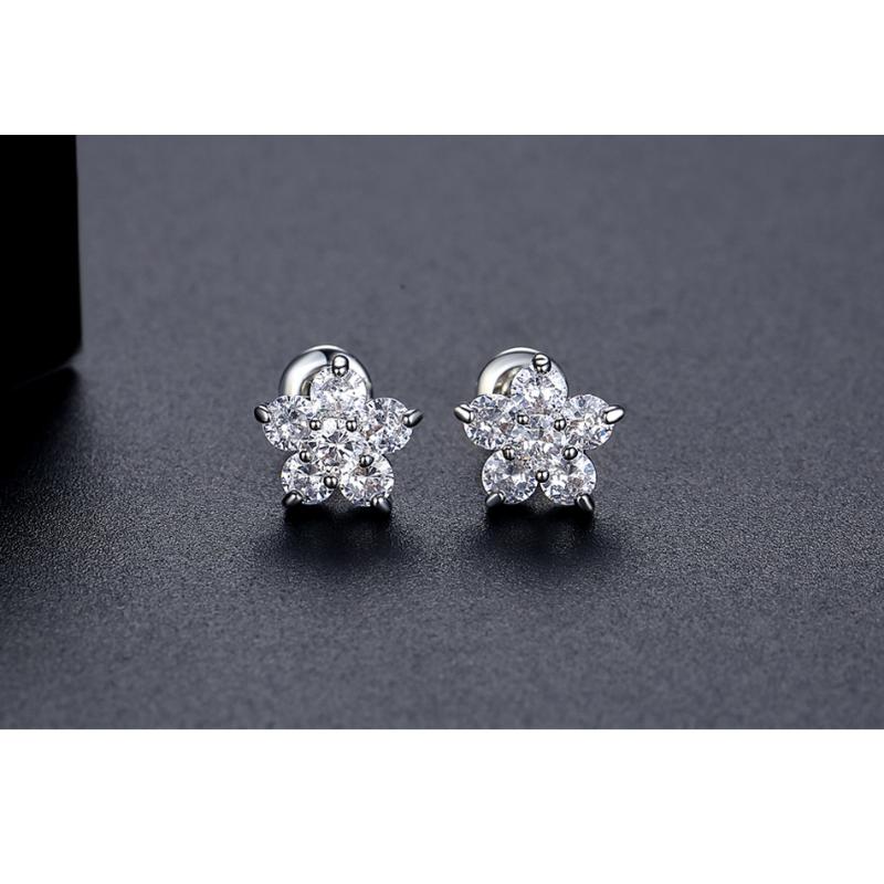 S925 Pure Silvery Moissanite Earrings in a Romantic Flower Design, Offering a Touch of Light Luxury And High-End Appeal. These Exquisite And Sweet Earrings Are Small And Perfect for Daily Wear Or Parties, Making Them an Ideal Gift for Women