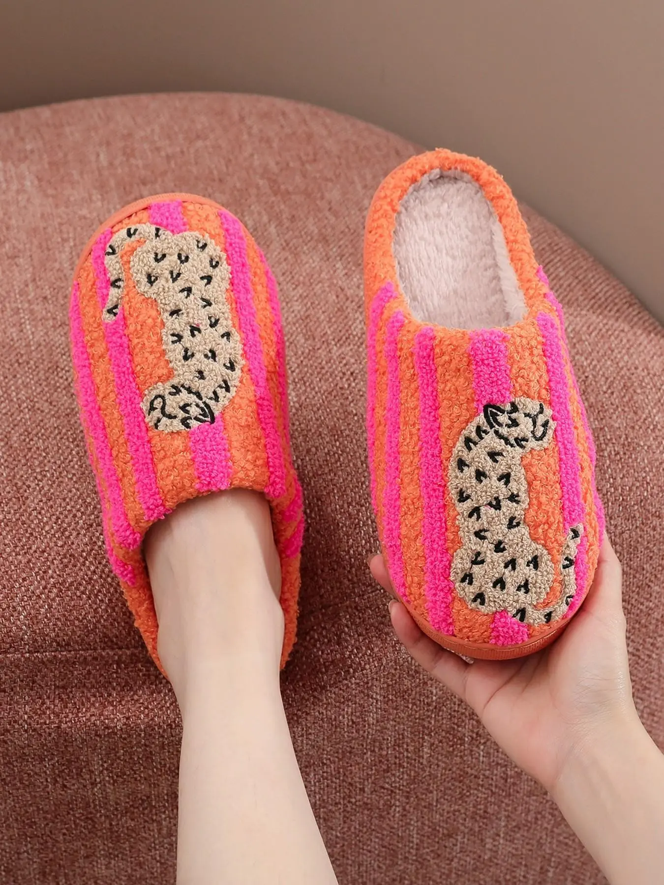 Retro Orange Pink Striped Leopard Embroidered Fuzzy Closed Toe Slippers Women, Super Soft Fluffy Lined Warm Winter House Slides, Anti Slip Quiet Sole Cozy Indoor Bedroom Plush Slipper, Fashion Aesthetic Cute Home Shoes Perfect Holiday Gift for Girls Ladie