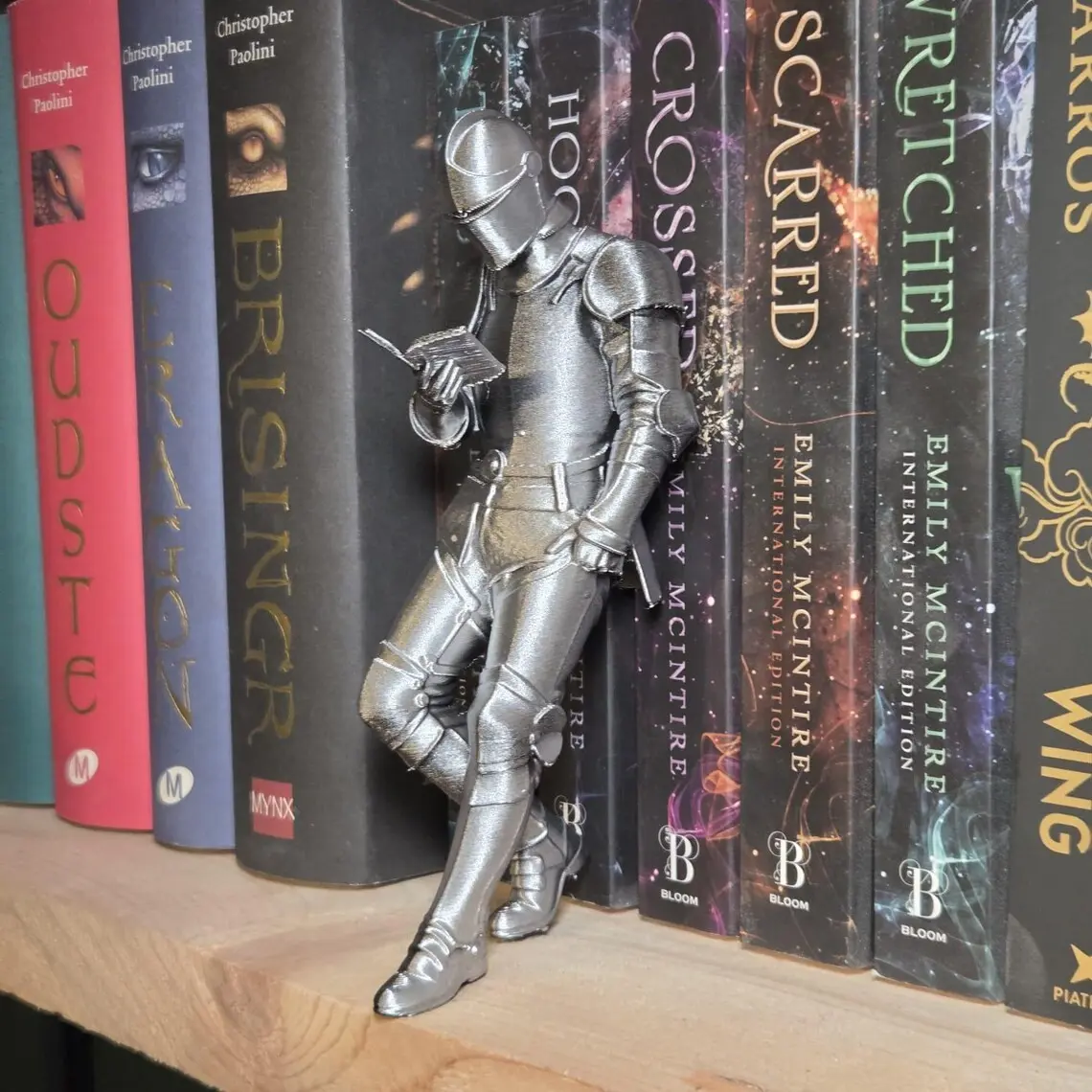 Medieval Knight Book Nook – Armored Book Lover Figurine, Fantasy Bookshelf Decor, Unique Gift for Readers, Decorative Home Ornament, Armored Reading Knight Figurine for Fantasy Bookshelf Decor, Decorative Ornaments