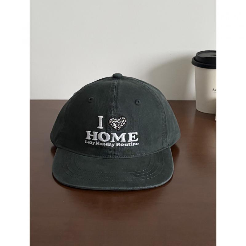 Unique flat-brim vintage letter-embroidered baseball cap for women, new spring street fashion hip-hop cap that makes the face look smaller