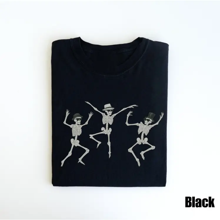 Three Dancing Skeletons Wearing Hats Black Cotton Oversized T-Shirt, Halloween Spooky Skeleton Casual Outfit, Best Gift For Gothic Party Streetwear Tee