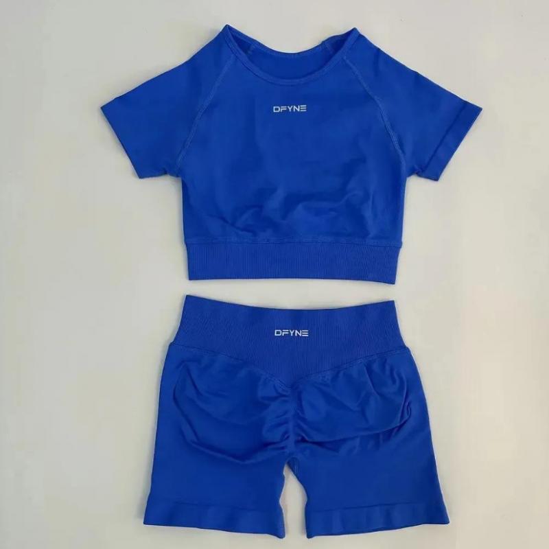 DFYNE Seamless Yoga Set for Women: Short-sleeved Top + Ruffled Elastic Shorts, Breathable and Slimming Sportswear