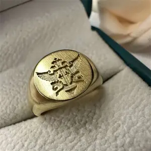 Vintage Heraldic Crest Signet Ring - Gothic Copper Jewelry for Dark Academia & Alt Style Lovers