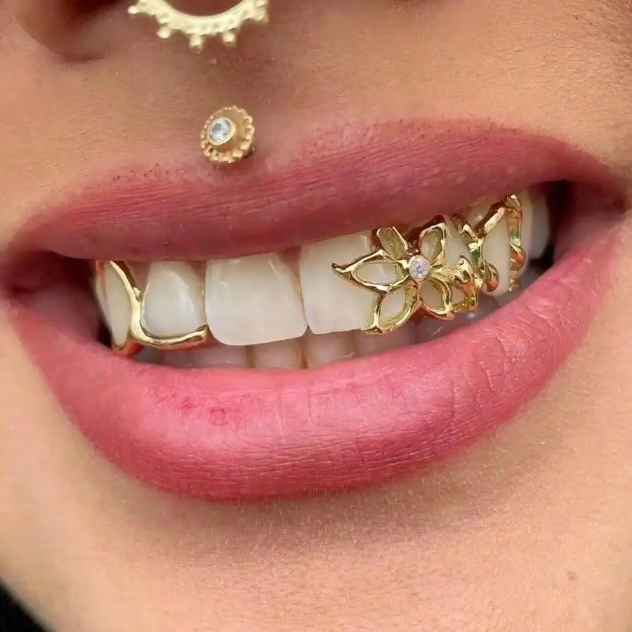 2Pcs Flower Hollow Out Gold Teeth Braces For Women Cool Halloween Teeth Jewelry Personalized Fashion Dental Decor