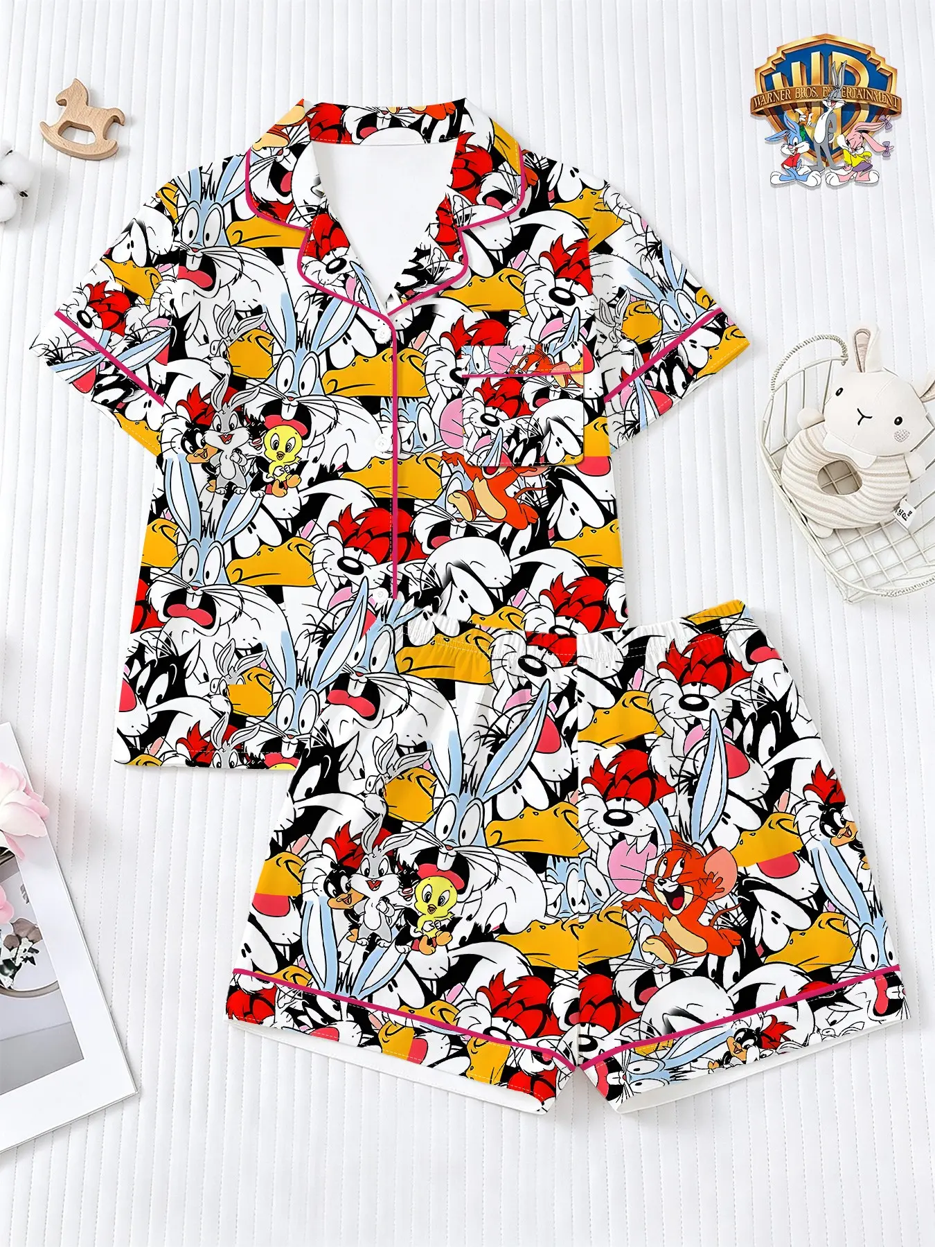 Warner Bros. Official Looney Tunes Bugs Bunny Kids Pajama Set, Cartoon Print, Loose-Fit, Short Sleeve and Shorts, Casual Sleepwear