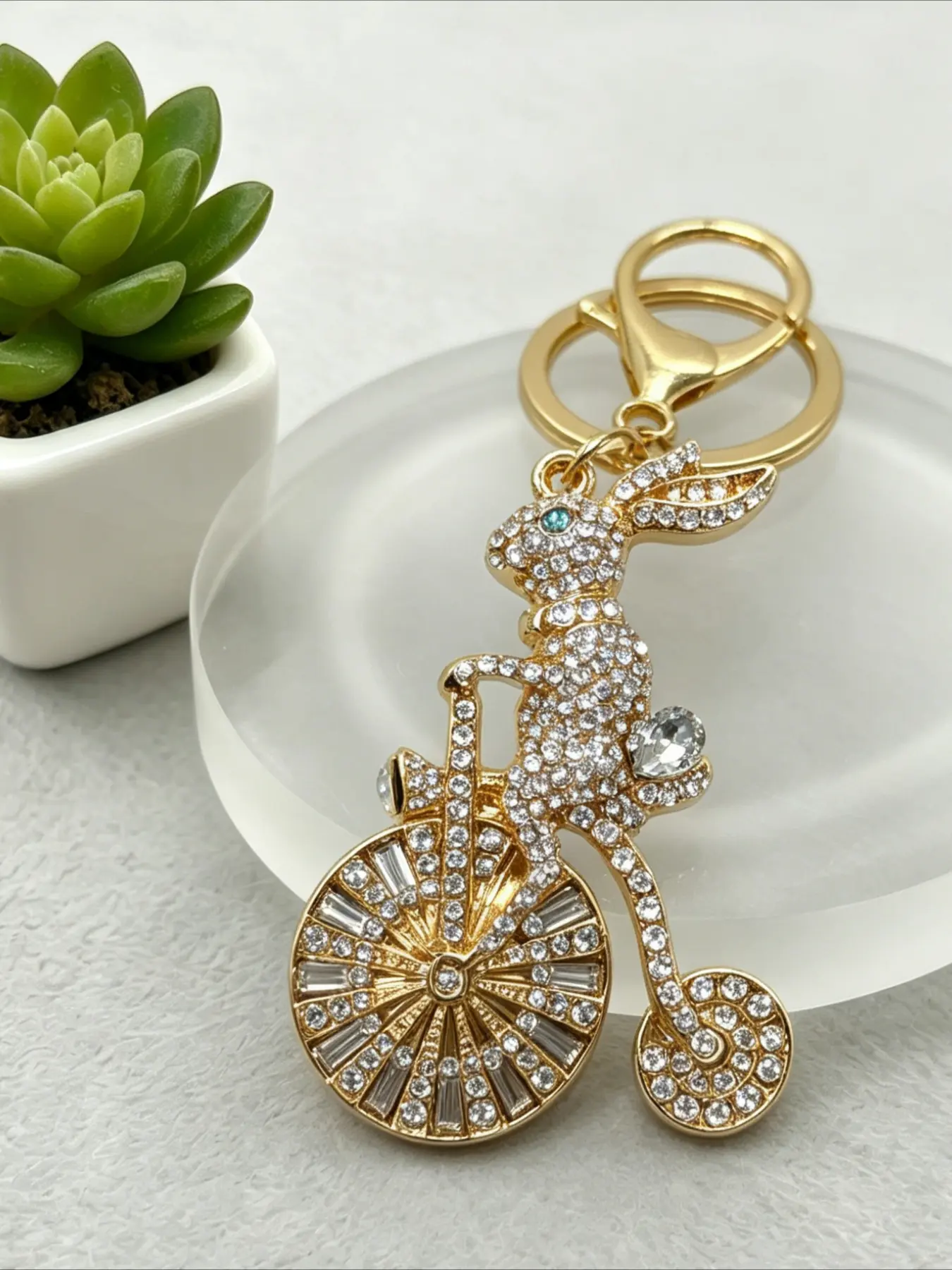 1PC Creative Rabbit Riding Bicycle Keychain Pendant Rhinestone Key Ring Animal Charm Fashion Accessory