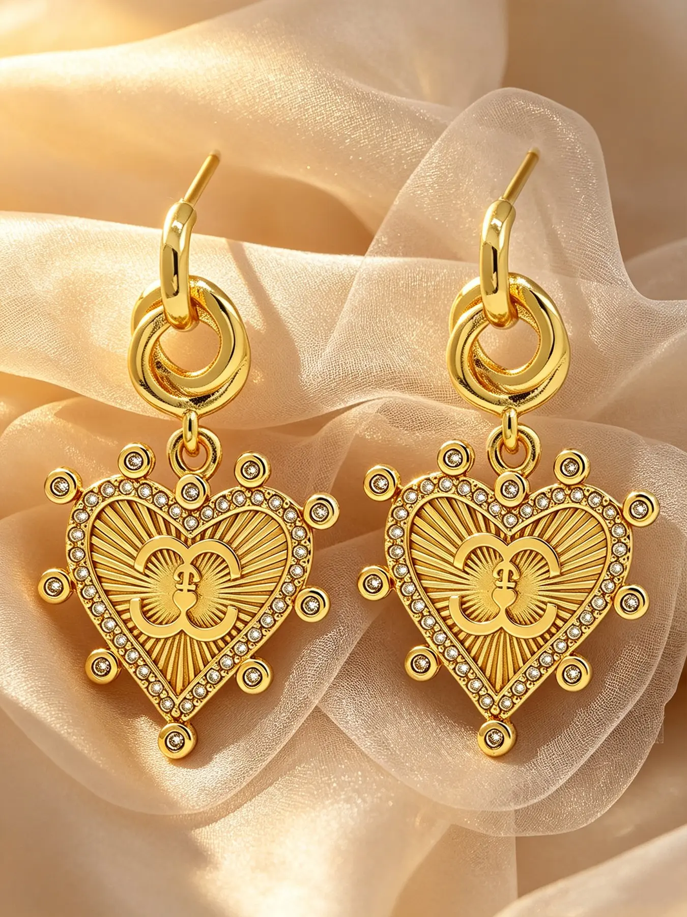 1 Pair Women's Radial Textured Heart-Shaped Zircon Pendant Earrings, Double C-Anchor Pattern Pendant Earrings, Perfect Gifts For Birthdays, Anniversaries, Weddings, And Parties