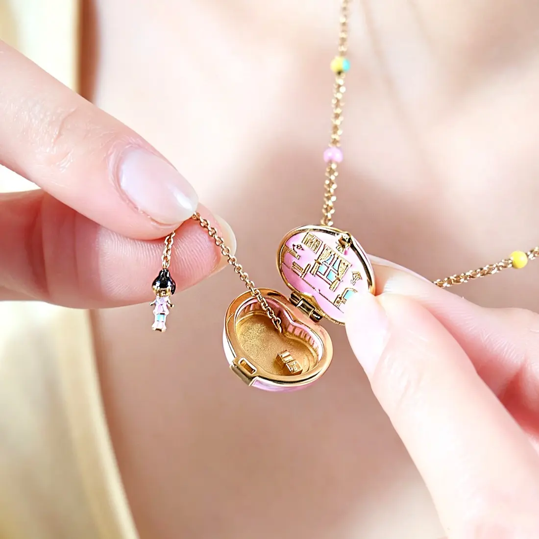 Pink Gold Locket Necklace, Cute Heart Opening Pendant with Romantic Aesthetic Design, Dainty Statement Jewelry for Women, Love-Inspired Fashion Accessory for Date Night, Anniversary, Birthday and Everyday Wear