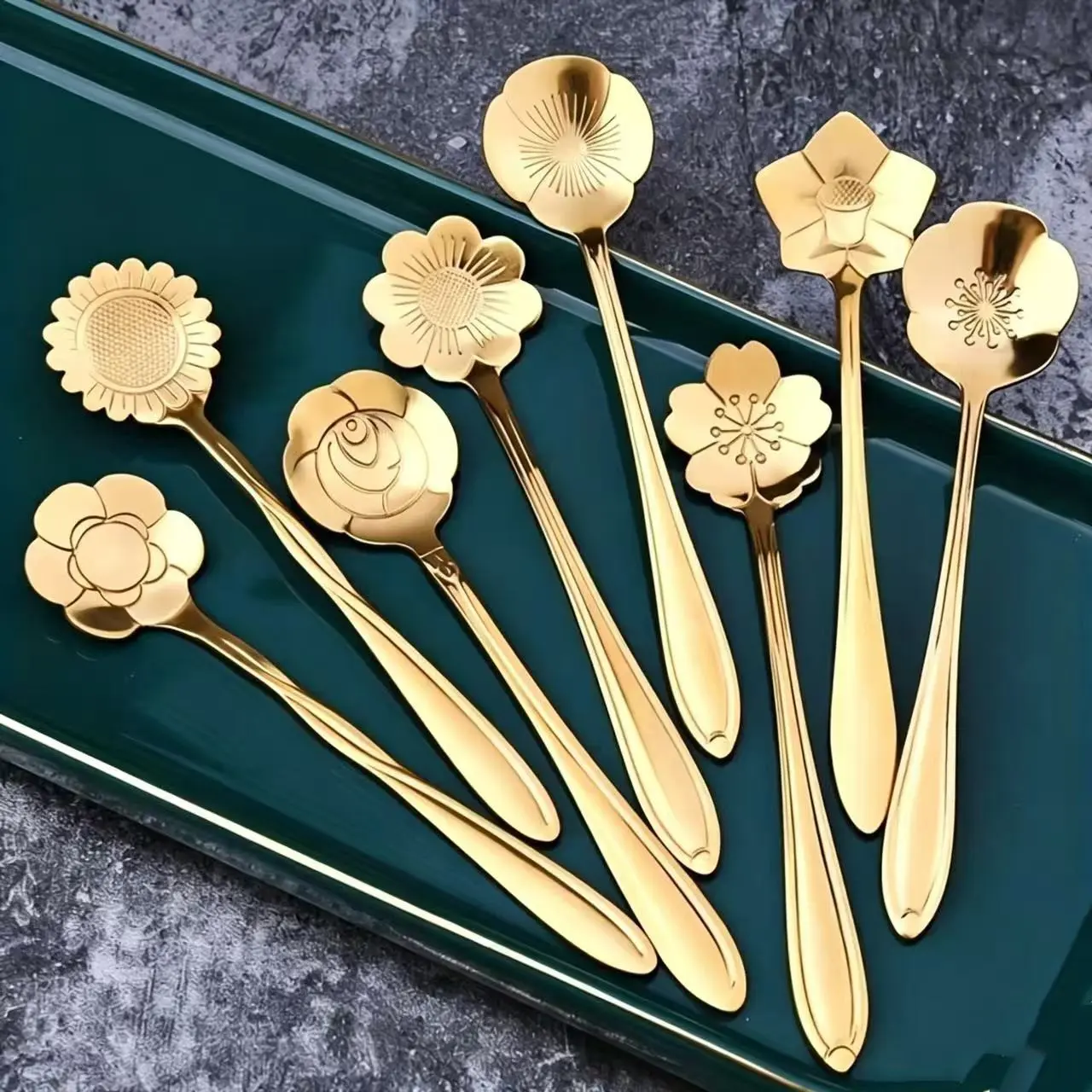 Random 4pcs Stainless Steel Teaspoons, Small Coffee Spoons, Cute Dessert Spoons, Metal Utensils, Suitable for Tea, Soup, Pie, Café, Restaurant