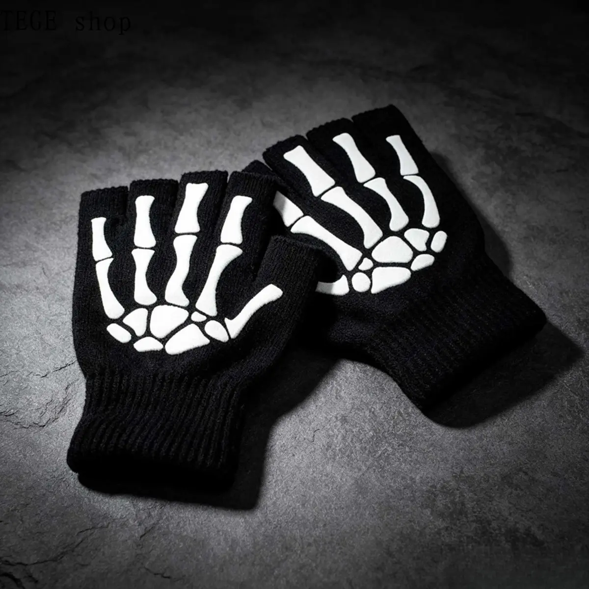 Glow-in-the-dark skull fingerless gloves-punk-style half-finger knit gloves, perfect for Halloween and winter wear.