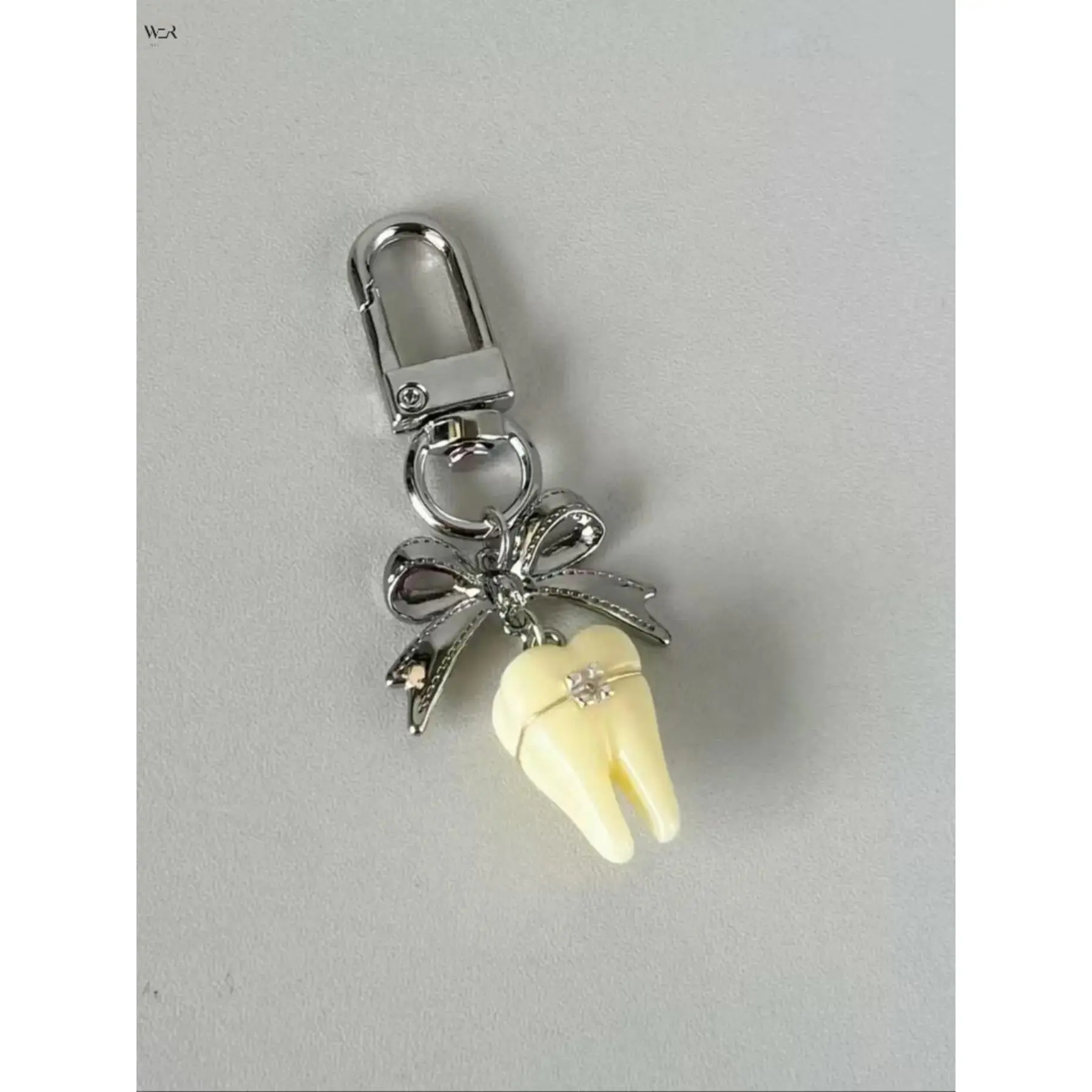 8cm Rhinestone Bow Tooth Shaped Keychain 10g Silver Snap Hook Cute Dental Themed Bag Pendant Novelty Dentist Gift Sweet Minimalist Purse Backpack Charm Unique Hobby Mini Present