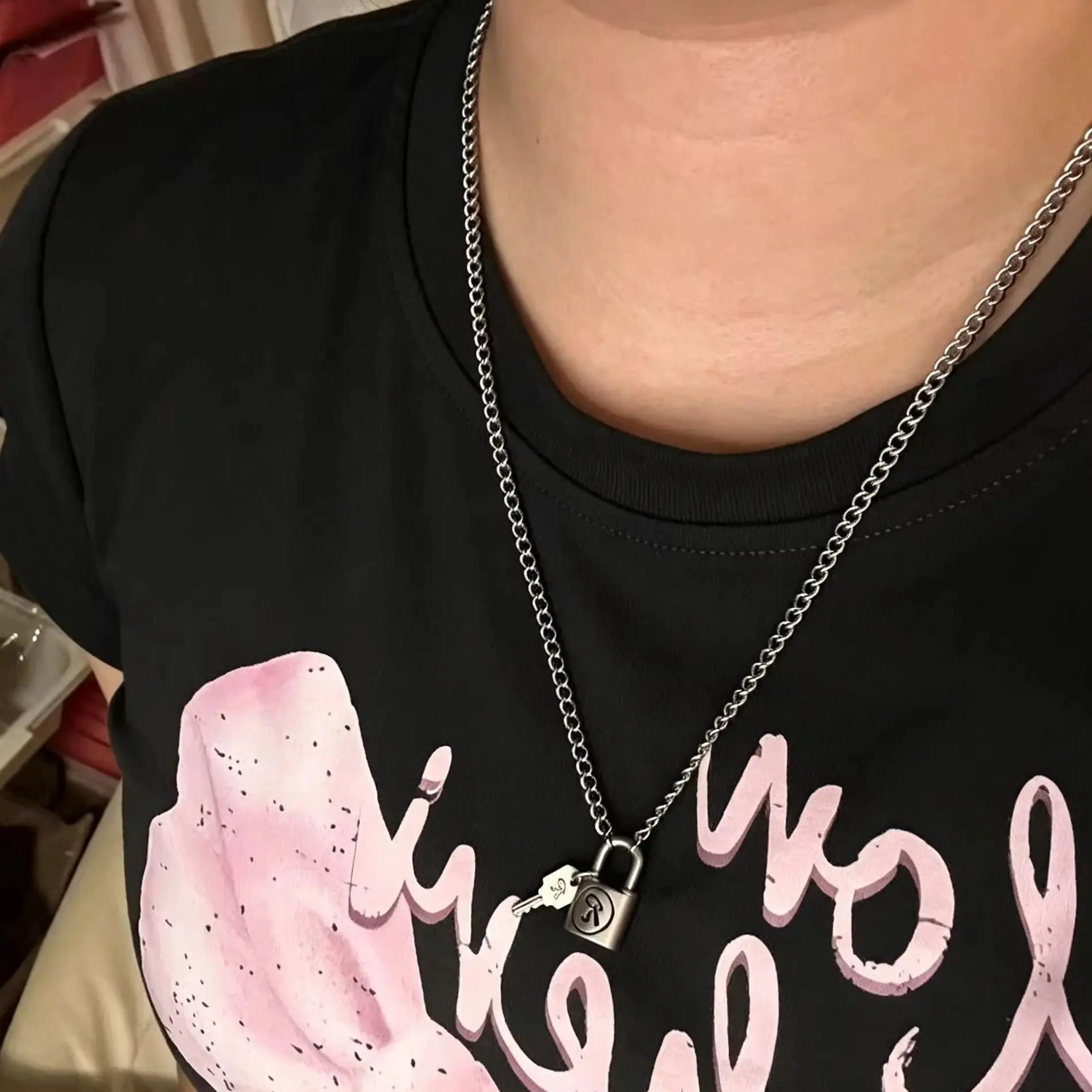 Fashion R Lock Key Necklace Anime Nana Pendant Punk Rock Style Couple Necklaces Unisex Jewelry Gift for Party