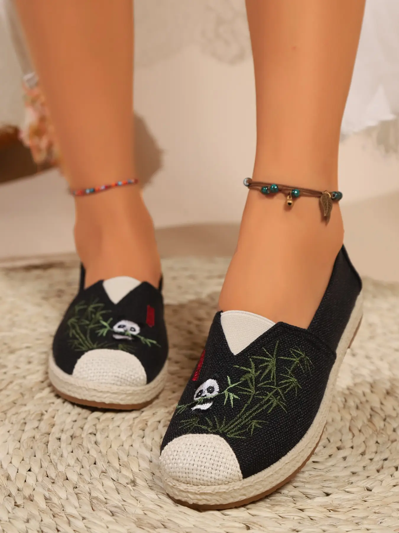 Vintage Embroidered Bamboo Leaf Low Top Canvas Shoes for Women, Slip-On Fisherman Shoes, Soft Sole Anti-Slip Breathable Flat Casual Shoes