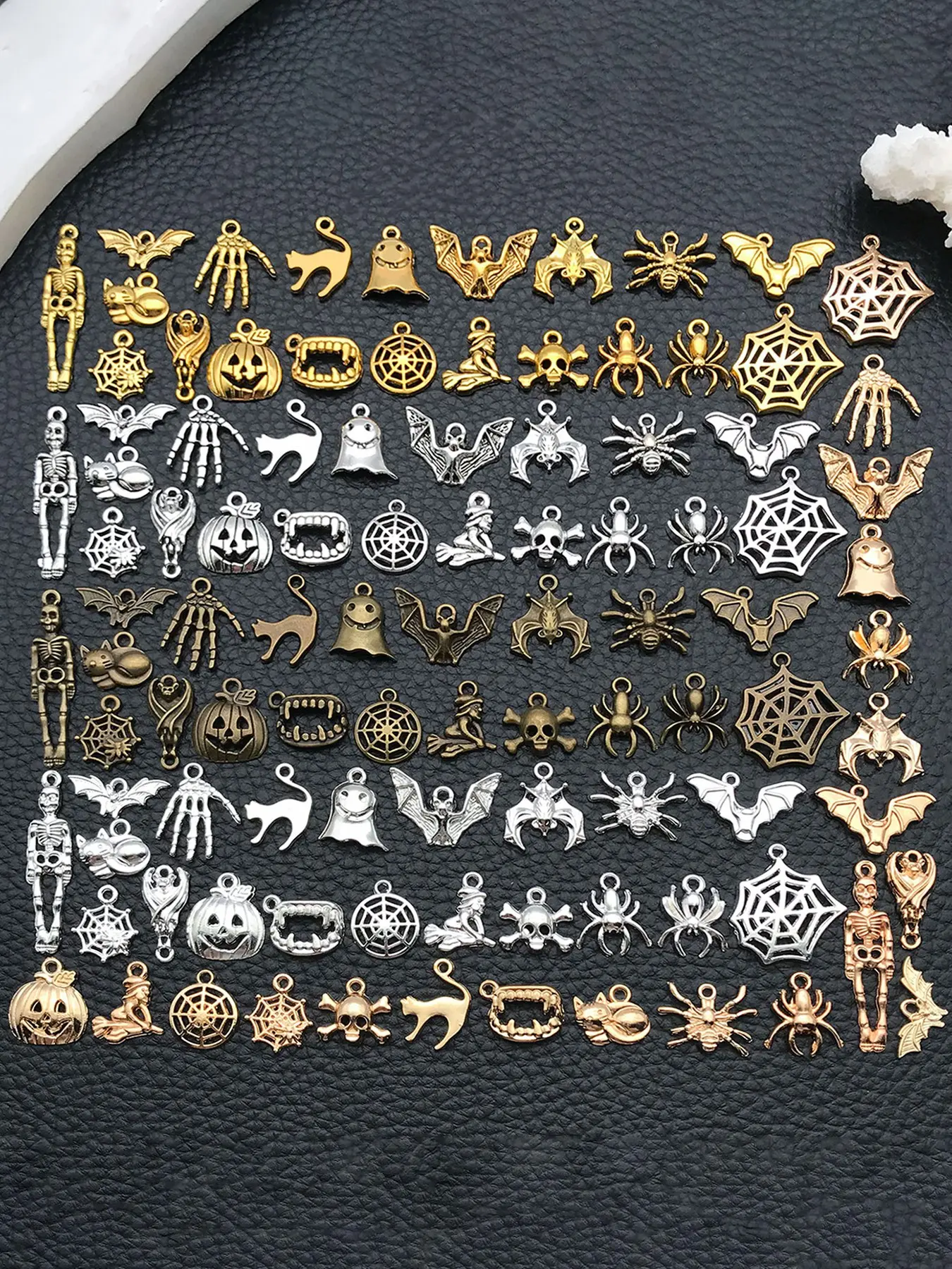 100pcs Mix Alloy Halloween Theme Charm Spider Ghost Skull Bat Assorted Pendants for DIY Bracelet Earrings Necklace Craft Making Accessories DIY Jewelry Diy With Charms
