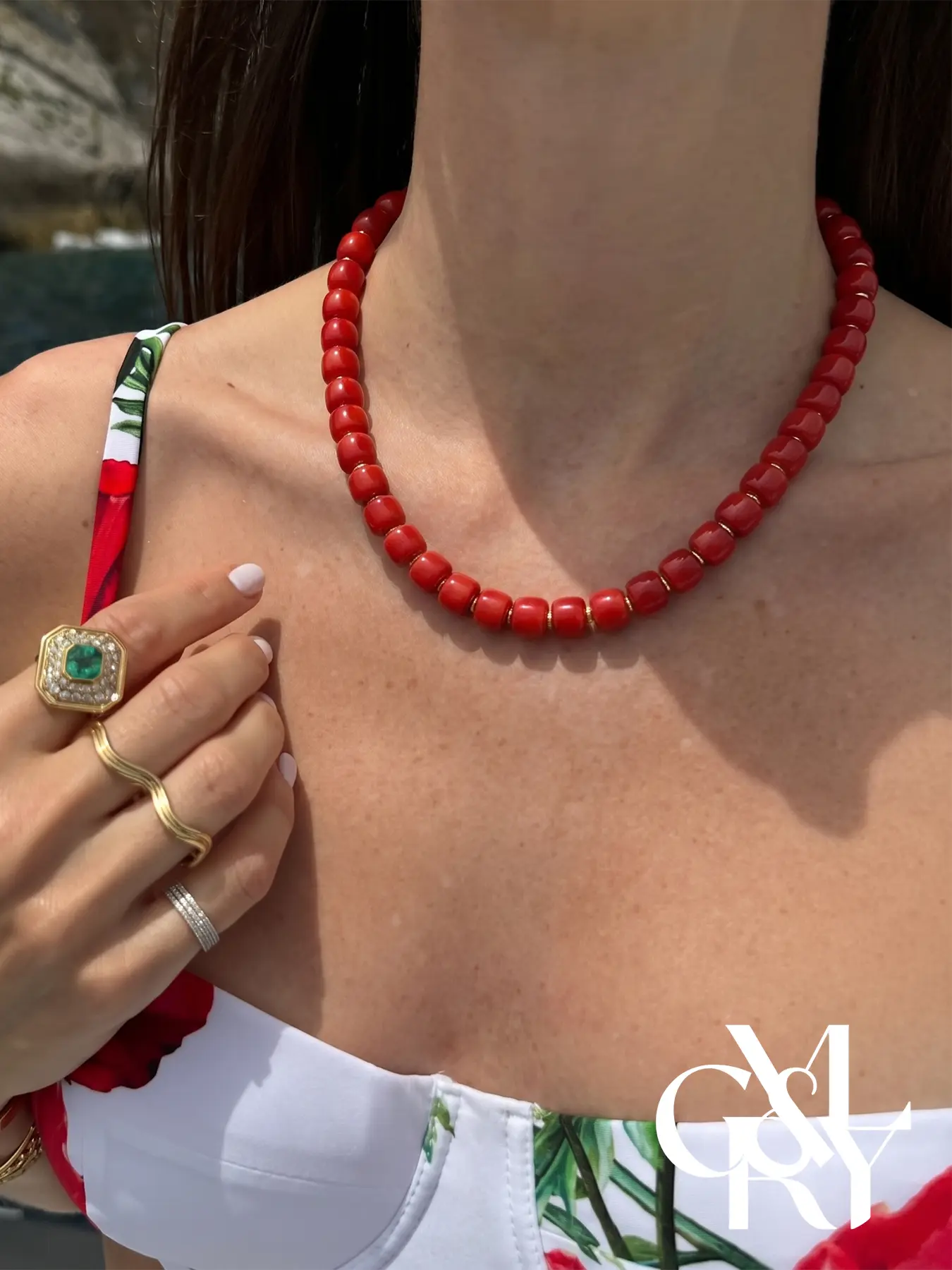 CYL&RY Vintage Hippie Solid Chunky Bead Collar Necklace Boho Style Necklace for Men & Women, Glossy Smooth Barrel Bead Boho Choker, Festival Essential for Outdoor Folk Concerts, Bohemian Raves & Retro 70s Throwback Outfits
