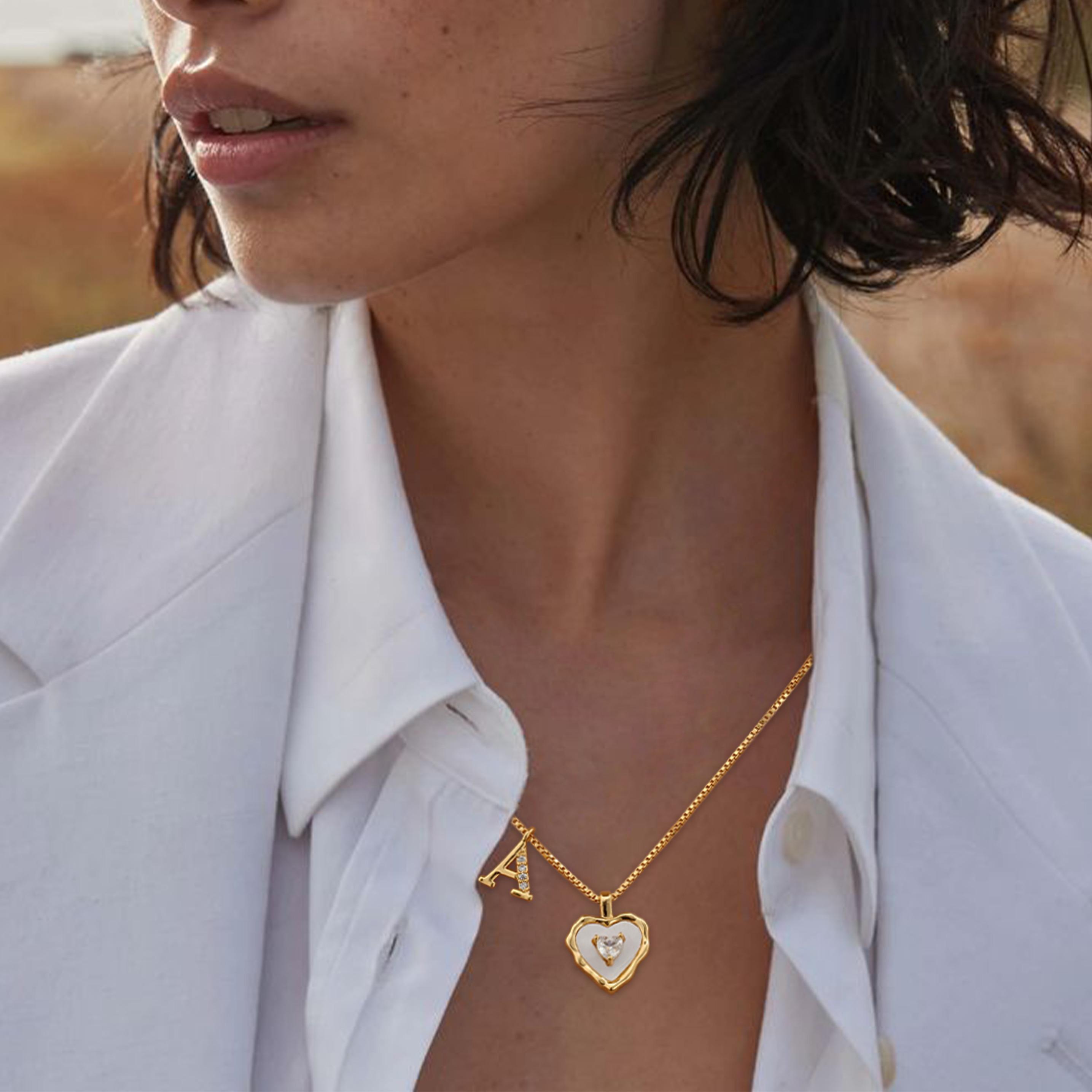 Lady's white heart-shaped letter necklace - exquisite A-Z heart-shaped letter combination of 26 pieces - adjustable chain - non-allergenic material - an excellent Valentine's Day or birthday gift for friends