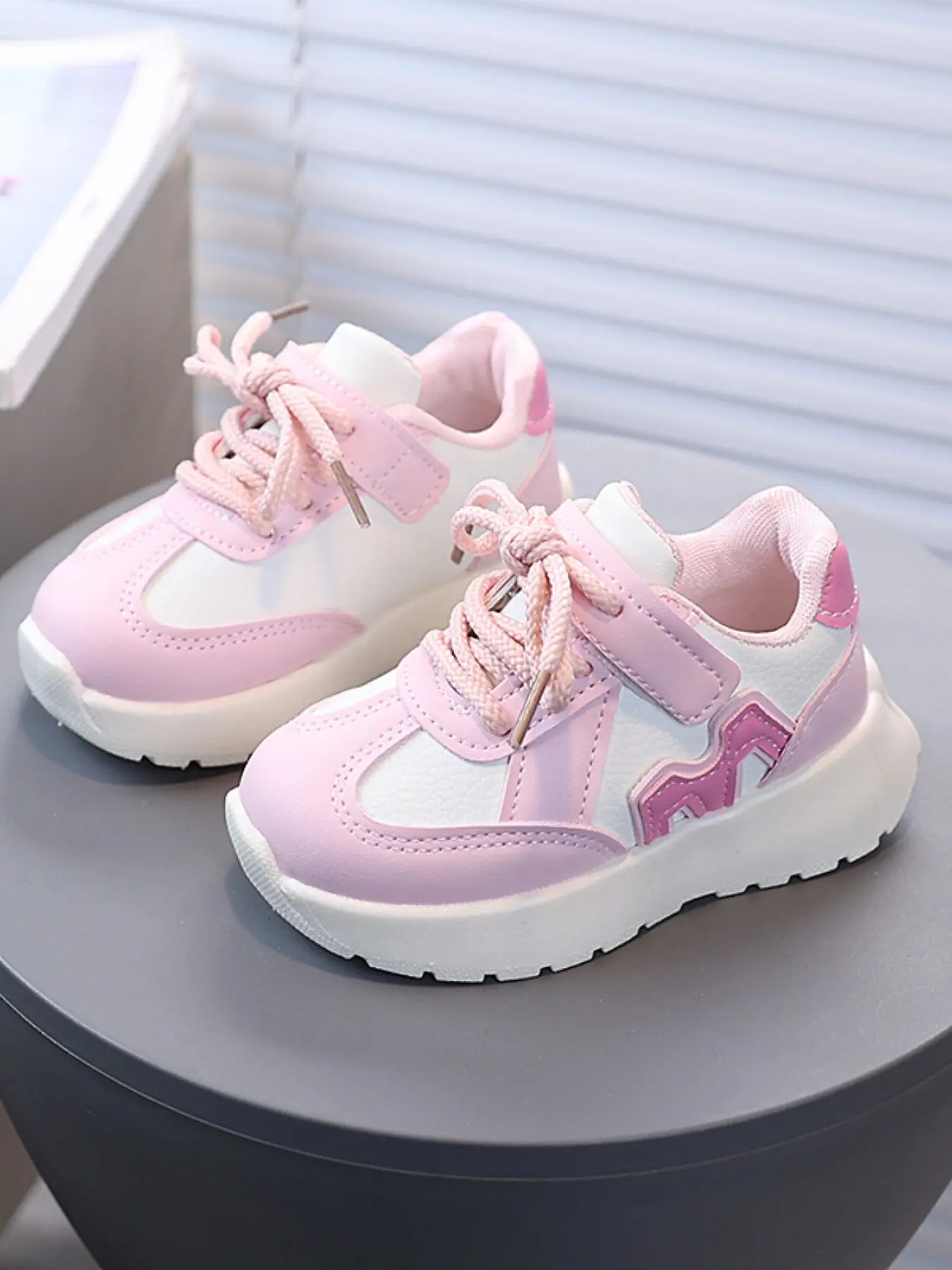 Colorblock Velcro Kids Aggressive Shoes, Soft Elastic Sole, Retro Trendy, Anti-Slip Casual Running Shoes for Spring and Autumn