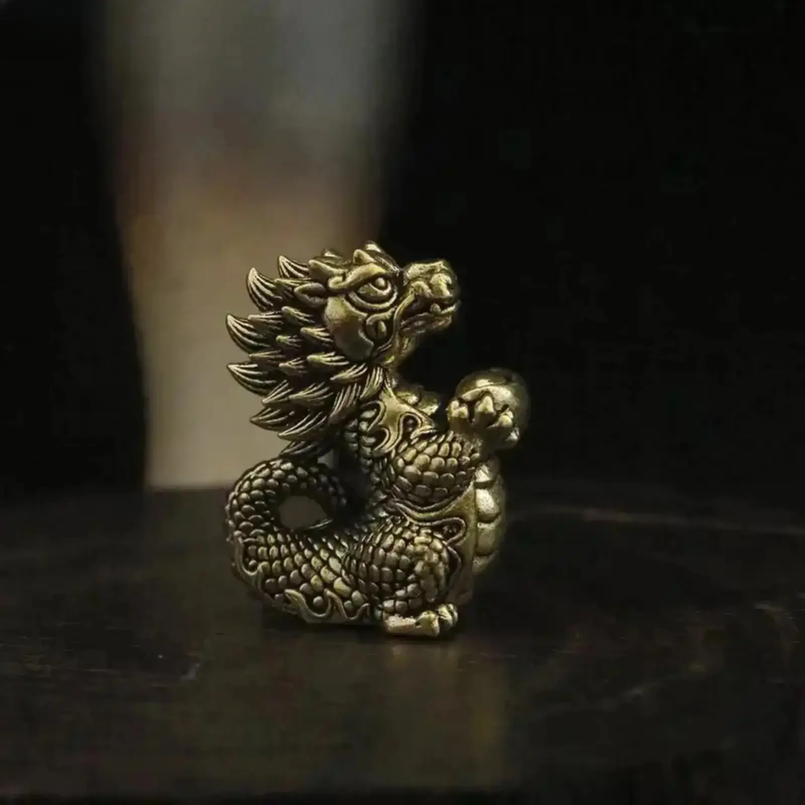 New Chinese Style Vintage Brass Dragon Figurine – Creative Cartoon Fire Dragon Decor, Zodiac Desktop Ornament, Distressed Brass Feng Shui Craft for Home, Office Desk, Bookshelf & Tabletop Display