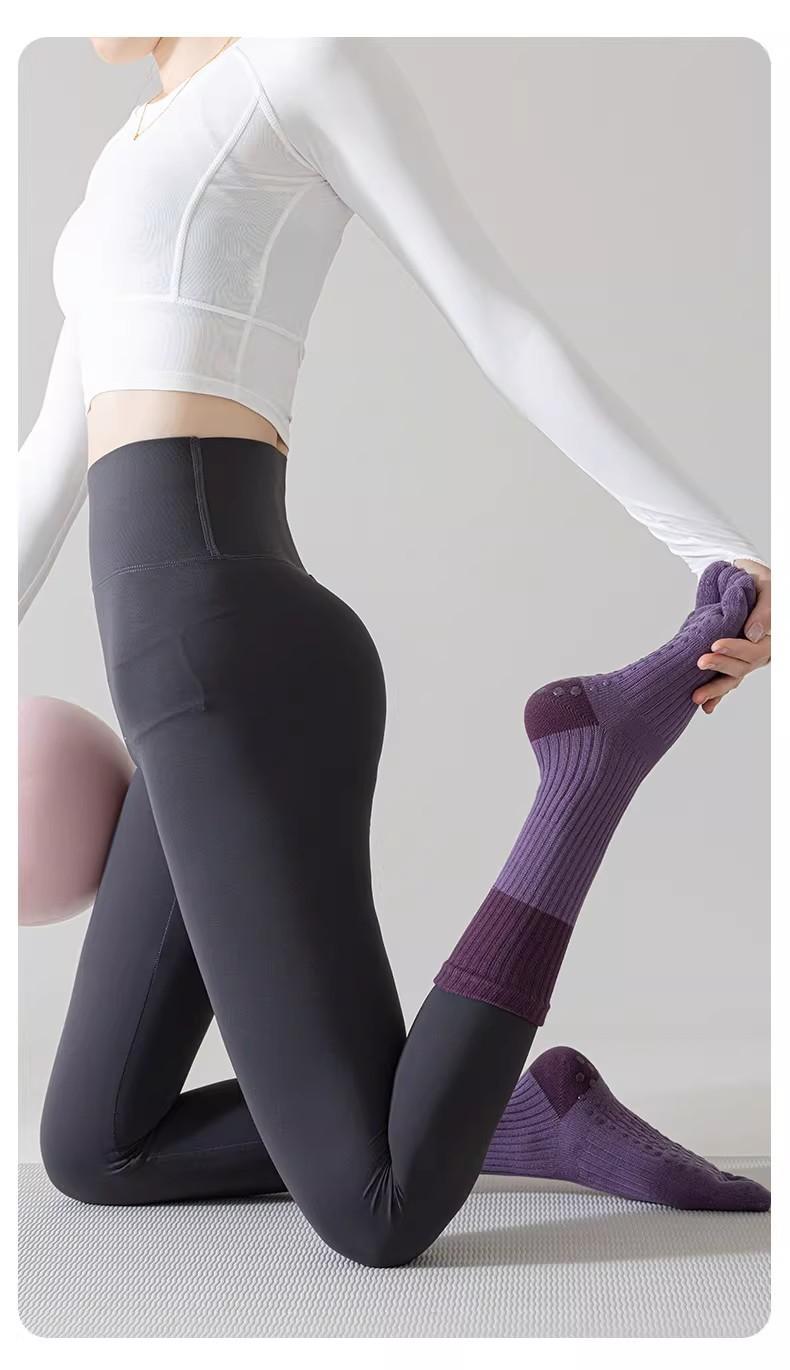 Women's Five Finger Yoga Socks, Non Slip ,Deodorizing Absorb Sweat Summer Indoor Sports ,Professional Fitness Pilates Mid Calf Socks,Non-Slip Toe-Separating Yoga Socks for Women - Cushioned Athletic Socks for#Yoga, Pilates, Barre & Gym Workouts