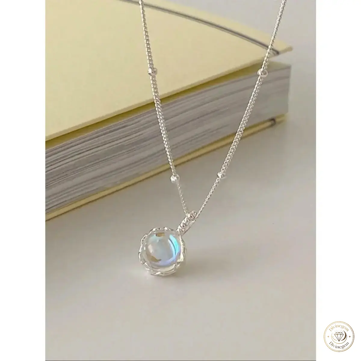 Women's Round Moonstone Pendant Beaded Chain Necklace Dainty Iridescent Crystal Choker With Decorative Metal Frame Adjustable‑length Minimalist Neck Jewelry For Daily Wear Casual Outfit Dating And Holiday Occasion Styling