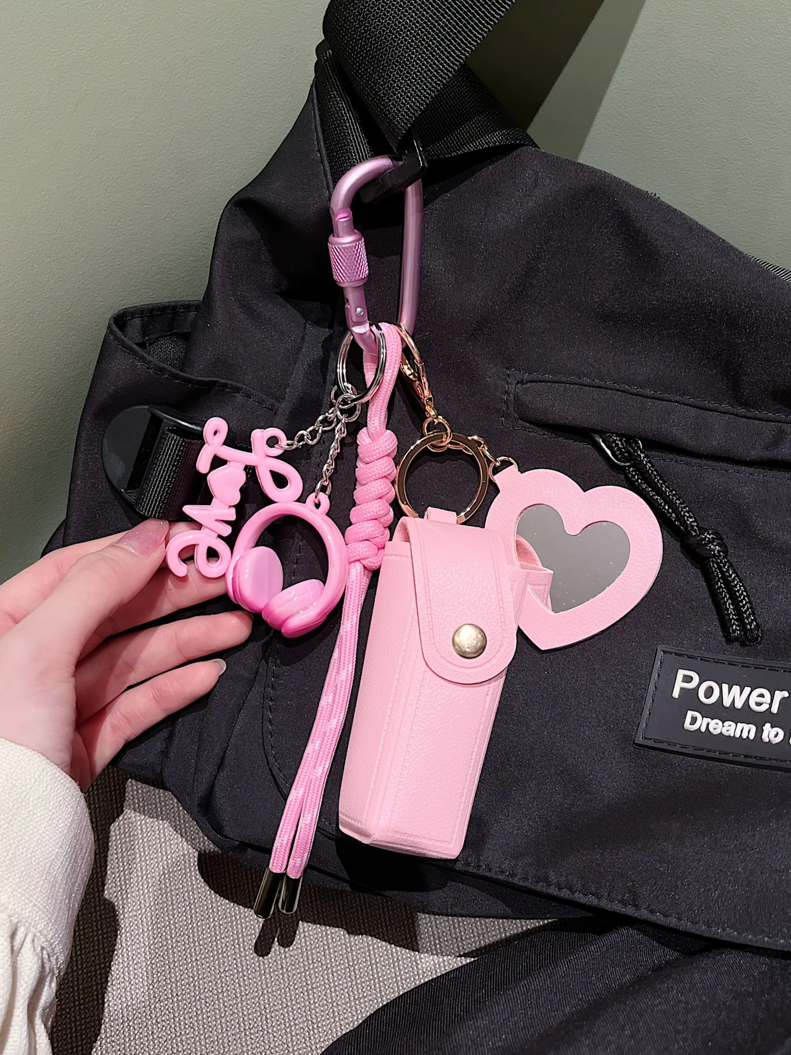Portable Lipstick Case Aesthetic Keychain Pendant, Key Chain Accessories, Heart-Shaped Mini Makeup Mirror for Women, Compact and Stylish Accessory, Perfect Gift Idea