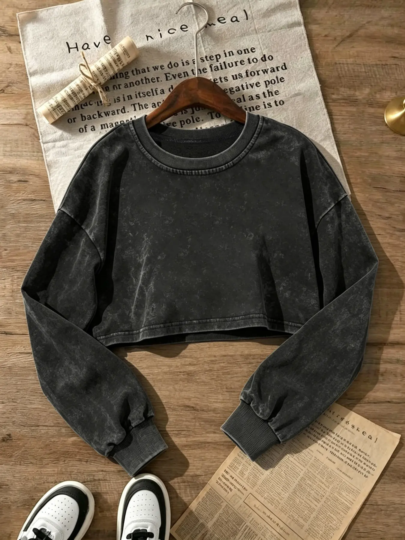 Vintage Washed Out Fashion Crop Top Women's Sports Sweatshirt, Casual Long Sleeve Fall Winter Hoodie, Perfect for Daily Commute & Street Style