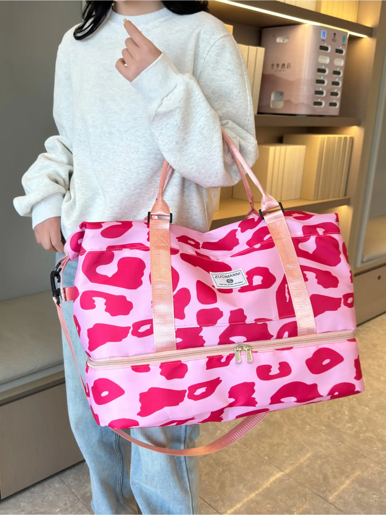 Sweet Pink Leopard Print Travel Bag for Women Lightweight Large Capacity Expandable Short Trip Luggage Waterproof Hospital Bag, Gym Bag, Back-to-School Bag