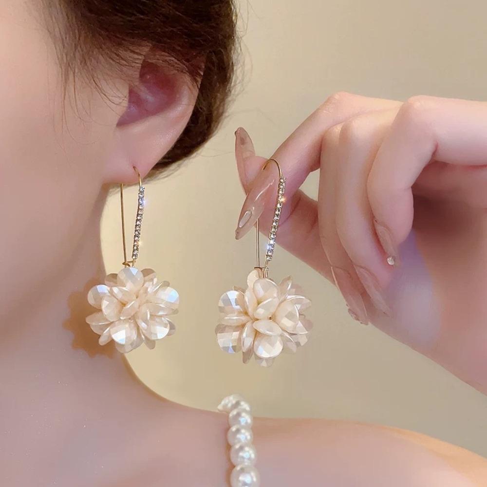 Women's French Retro Diamond Pearl Cluster Flower Earrings, Elegant High-End Light Luxury Versatile Dangle Earrings
