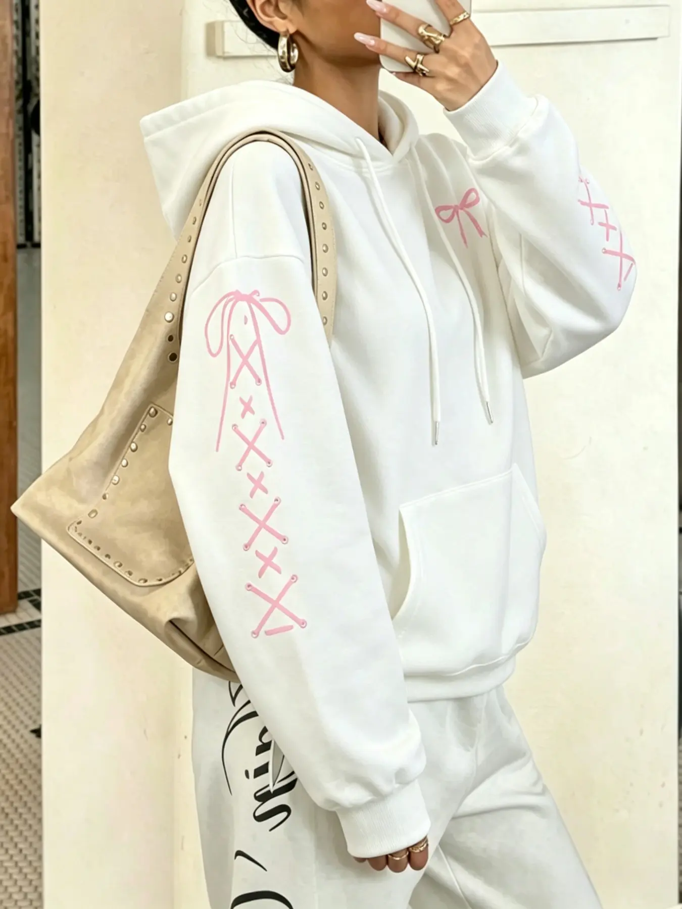 Women Fleece Lined Oversized Hoodie, Loose Fitting Hoodie, Pink Bow Lace-Up Graphic Print Hooded Sweatshirt with Kangaroo Pocket, Coquette Aesthetic Loose Long Sleeve Pullover Hoodie, Trendy Casual Streetwear Outfit for Daily Going Out