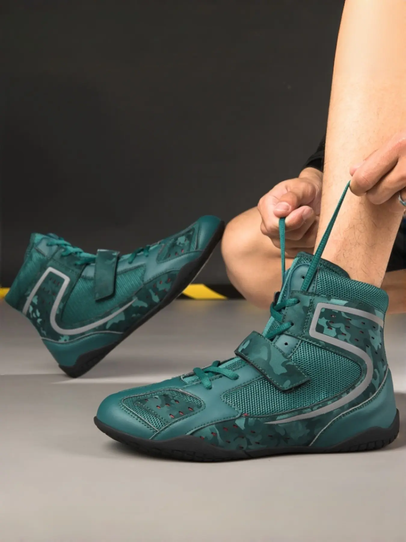 Men's Boxing Shoes, Lightweight Punching Boots, Luxury Fitness Sneakers, Anti-Slip Wrestling Boots, Breathable Ankle Support, All-Season Comfort