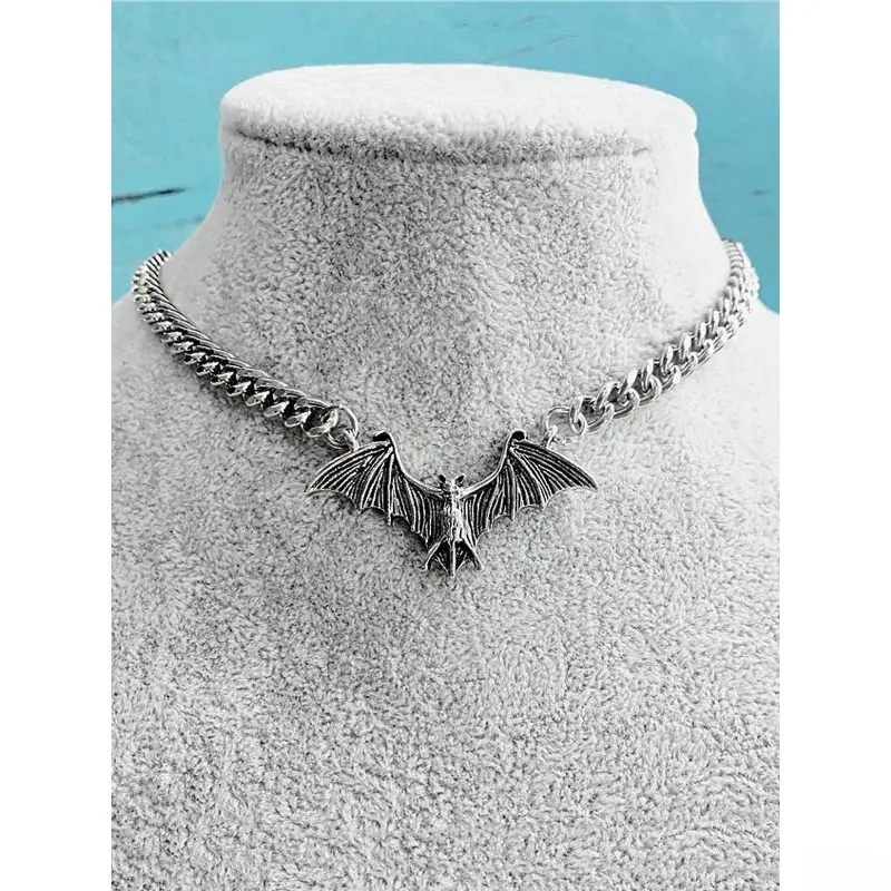 Vintage Bat Motif Pendant Necklace - Unisex Gothic-Style Durable Zinc Alloy Costume Jewelry, Women's Necklace, Ideal Adult Birthday Gift